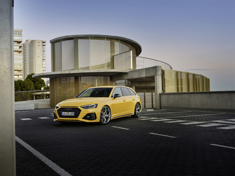 Wysokie osiągi w codziennym użytkowaniu i na torze wyścigowym: Audi RS 4 Avant edition 25 years