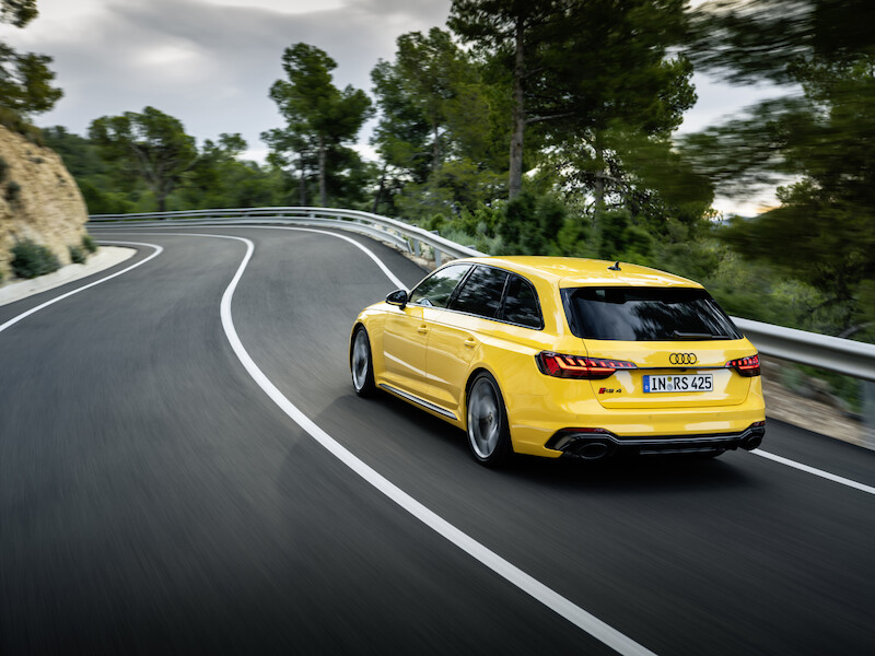Wysokie osiągi w codziennym użytkowaniu i na torze wyścigowym: Audi RS 4 Avant edition 25 years
