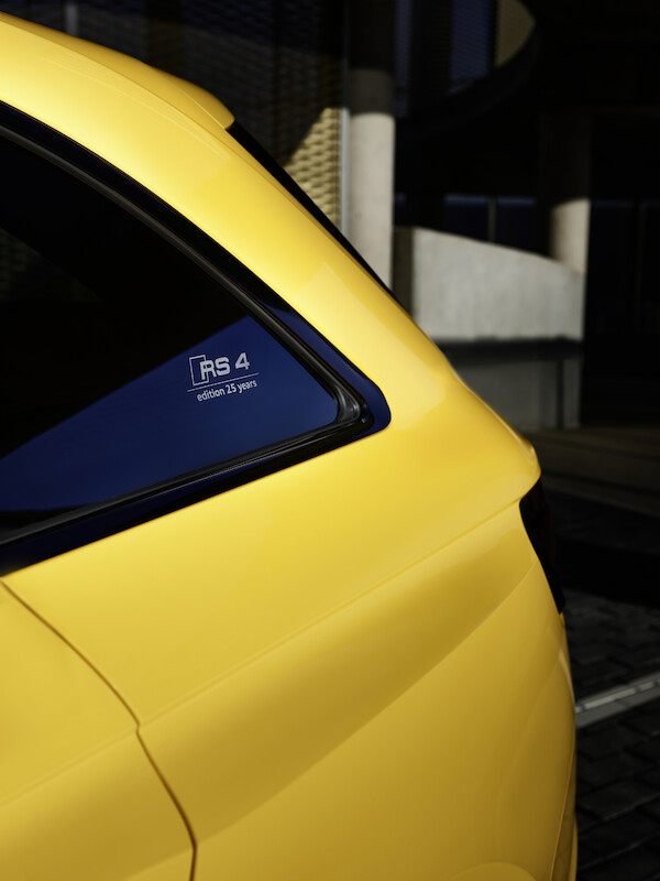 Wysokie osiągi w codziennym użytkowaniu i na torze wyścigowym: Audi RS 4 Avant edition 25 years
