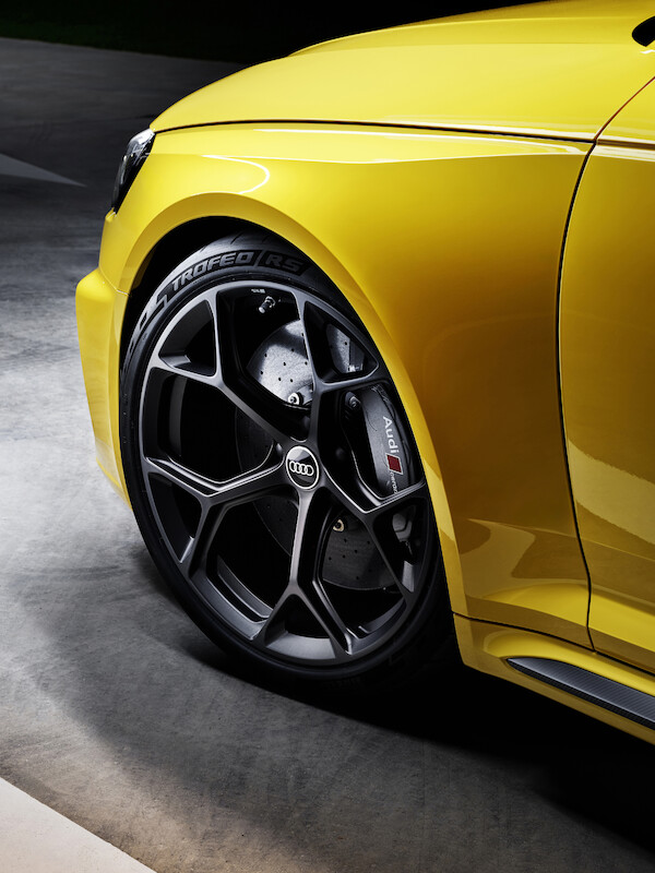 Wysokie osiągi w codziennym użytkowaniu i na torze wyścigowym: Audi RS 4 Avant edition 25 years