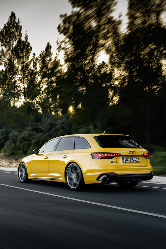 Wysokie osiągi w codziennym użytkowaniu i na torze wyścigowym: Audi RS 4 Avant edition 25 years