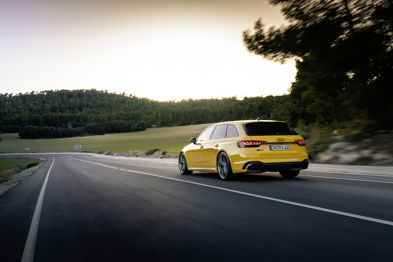 Wysokie osiągi w codziennym użytkowaniu i na torze wyścigowym: Audi RS 4 Avant edition 25 years