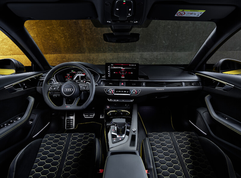 Wysokie osiągi w codziennym użytkowaniu i na torze wyścigowym: Audi RS 4 Avant edition 25 years