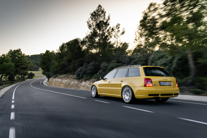 Wysokie osiągi w codziennym użytkowaniu i na torze wyścigowym: Audi RS 4 Avant edition 25 years