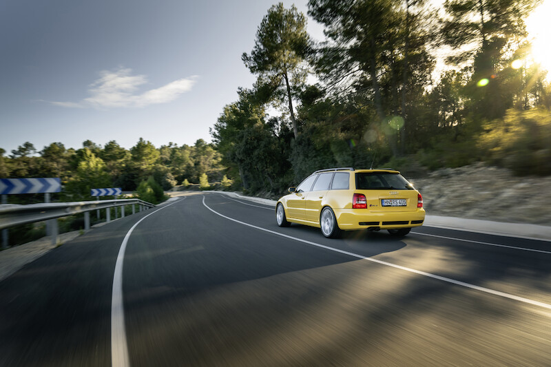 Wysokie osiągi w codziennym użytkowaniu i na torze wyścigowym: Audi RS 4 Avant edition 25 years