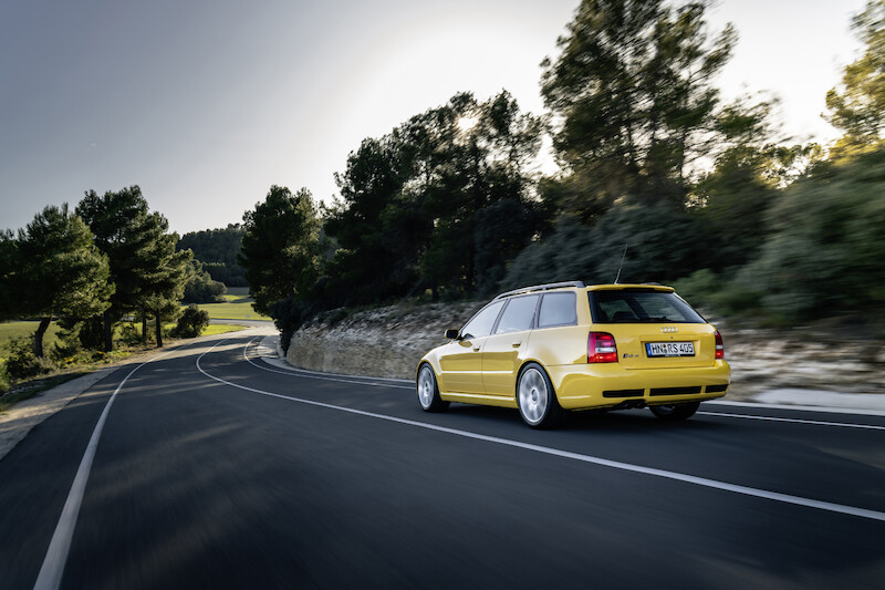 Wysokie osiągi w codziennym użytkowaniu i na torze wyścigowym: Audi RS 4 Avant edition 25 years
