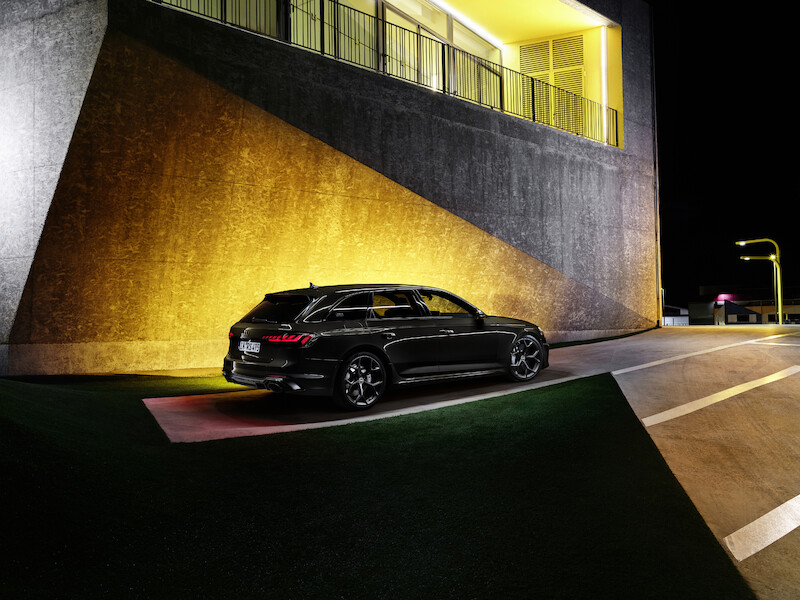 Wysokie osiągi w codziennym użytkowaniu i na torze wyścigowym: Audi RS 4 Avant edition 25 years