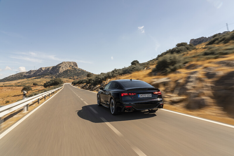Wysokie osiągi w codziennym użytkowaniu i na torze wyścigowym: Audi RS 4 Avant edition 25 years