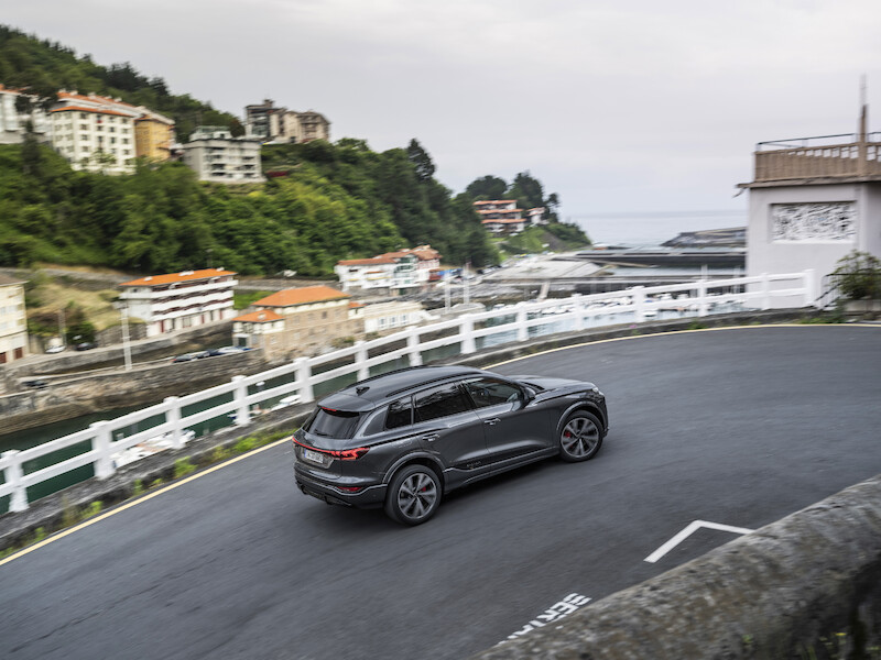 Czysta przyjemność z jazdy: północna Hiszpania w Audi Q6 e-tron