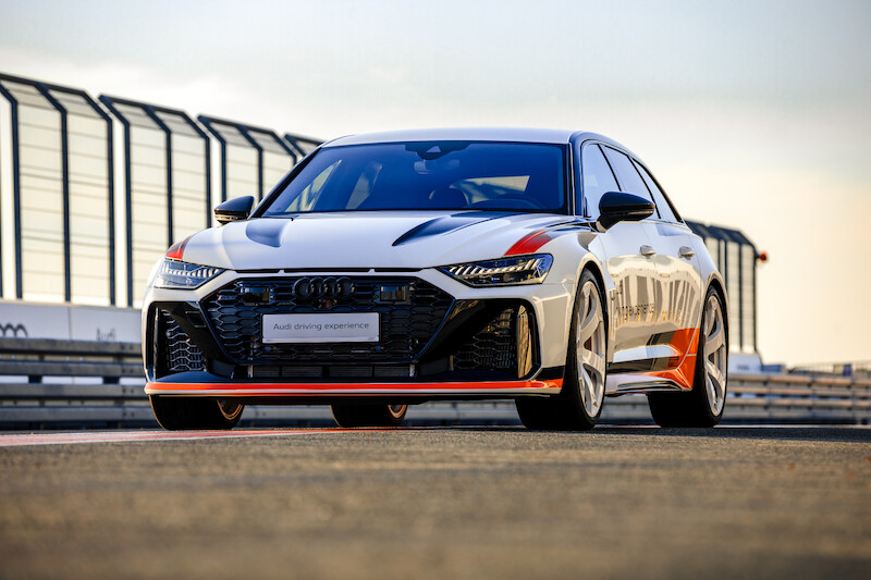 Audi driving experience: poczuj maksymalną moc Audi RS 3 i innych modeli RS na torze Silesia Ring! 