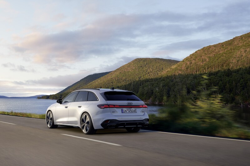 Audi A5 w nowych wersjach hybrydowych plug-in łączą dynamikę, wydajność i długi zasięg elektryczny 