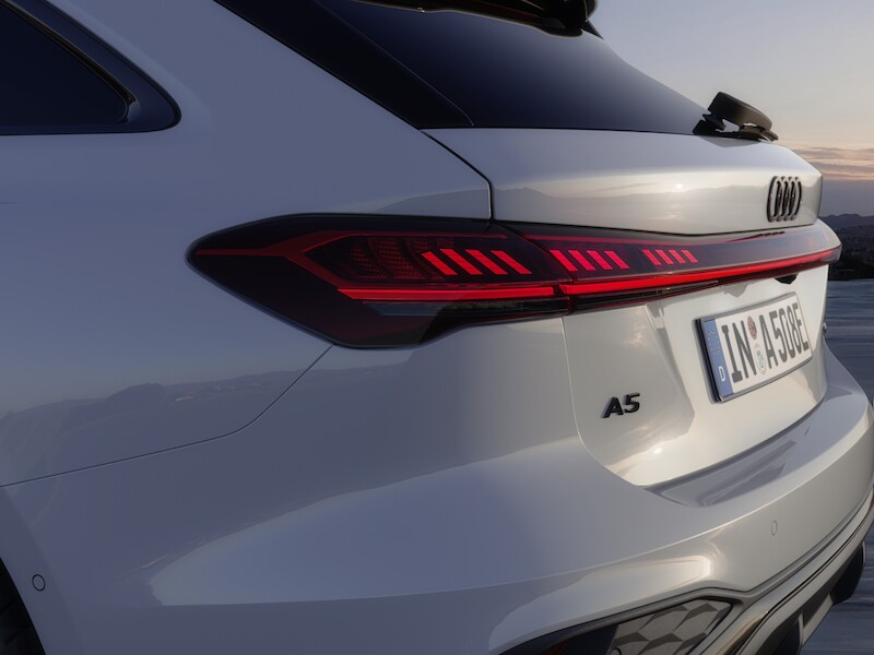 Audi A5 w nowych wersjach hybrydowych plug-in łączą dynamikę, wydajność i długi zasięg elektryczny