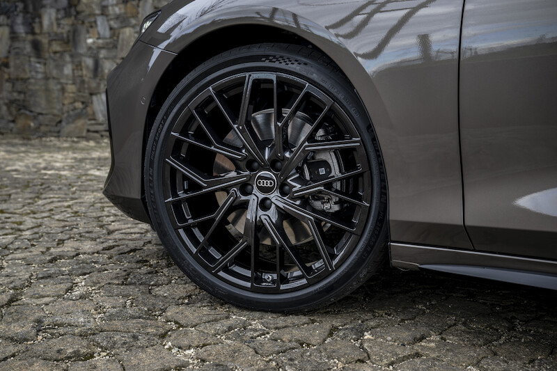 Audi exclusive prezentuje udoskonalone A6 Avant podczas Milan Design Week 