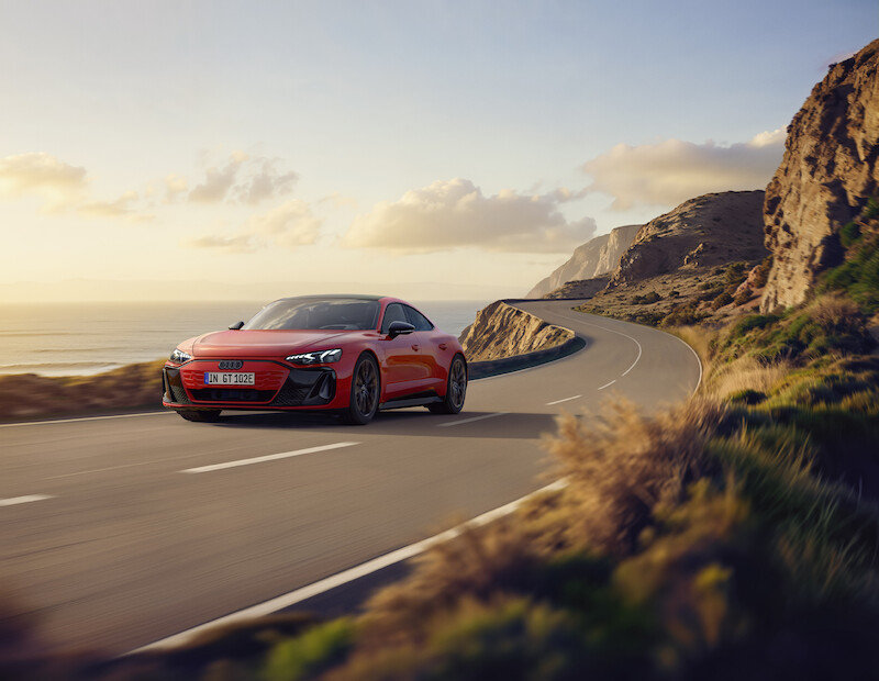 Nowość w klasie premium: Audi e-tron GT quattro łączy emocjonalny design, wydajność i komfort 
