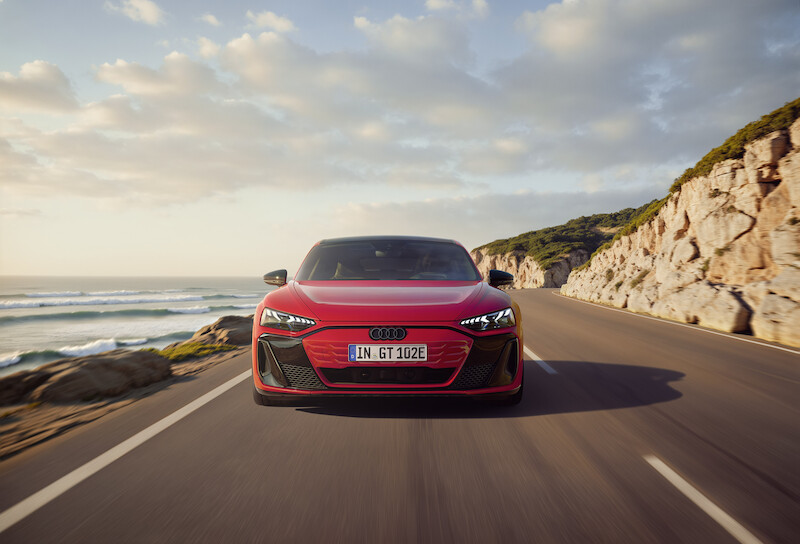 Nowość w klasie premium: Audi e-tron GT quattro łączy emocjonalny design, wydajność i komfort