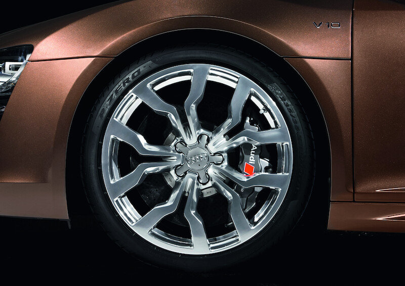 Audi R8 Spyder 5.2 FSI quattro - 
kabriolet z zapierającą dech w piersiach dynamiką