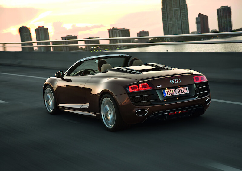 Audi R8 Spyder 5.2 FSI quattro - 
kabriolet z zapierającą dech w piersiach dynamiką