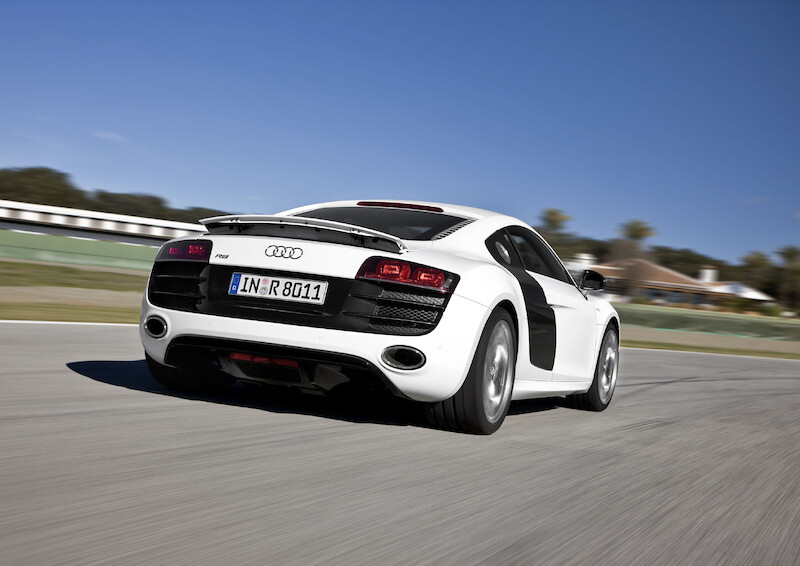 R8 V10