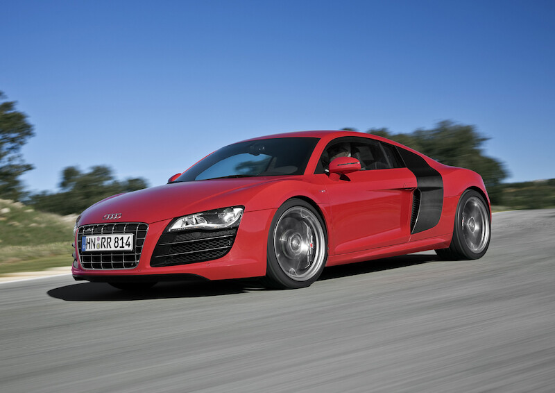 R8 V10