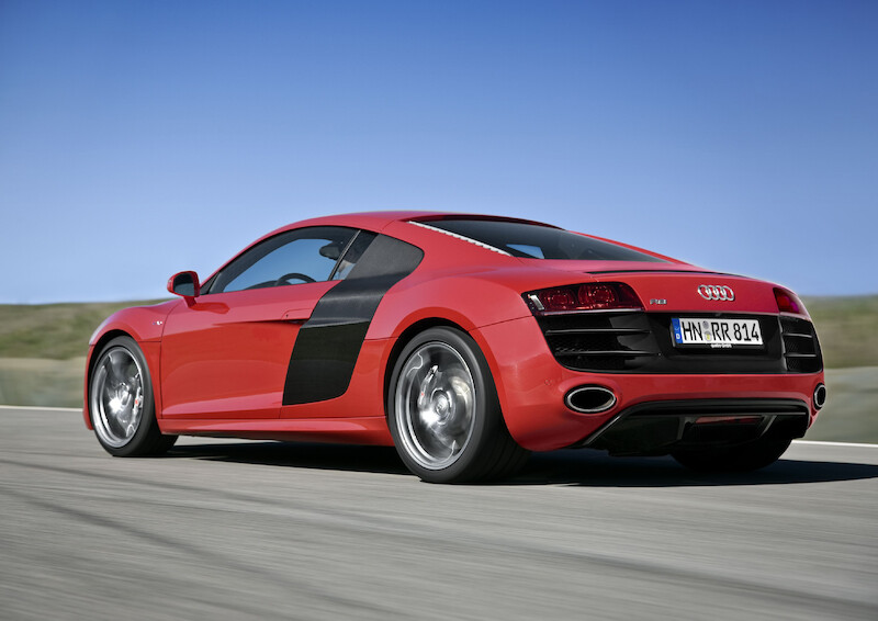 R8 V10