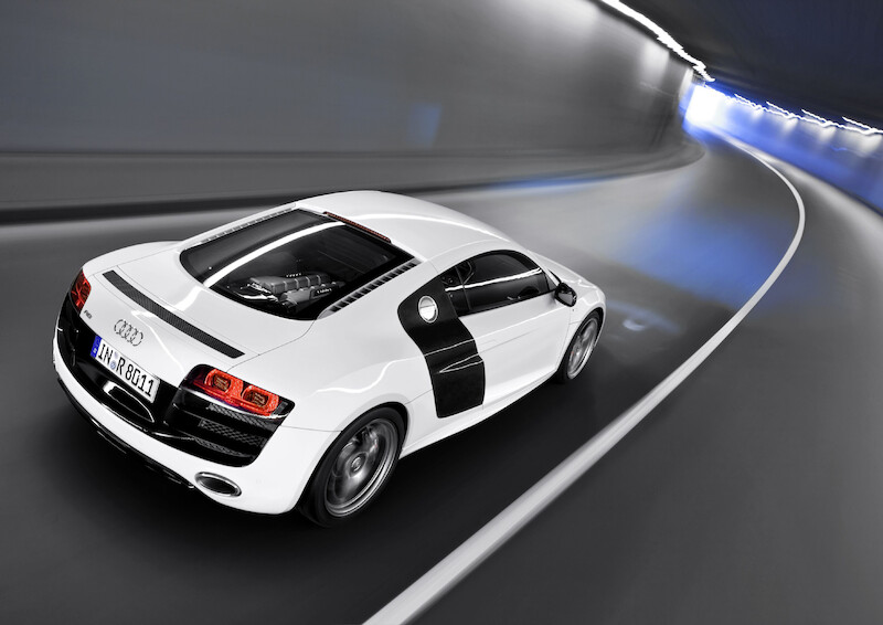 R8 V10