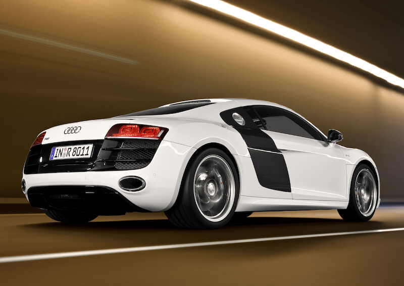 R8 V10