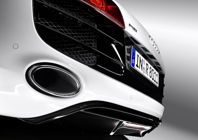 R8 V10
