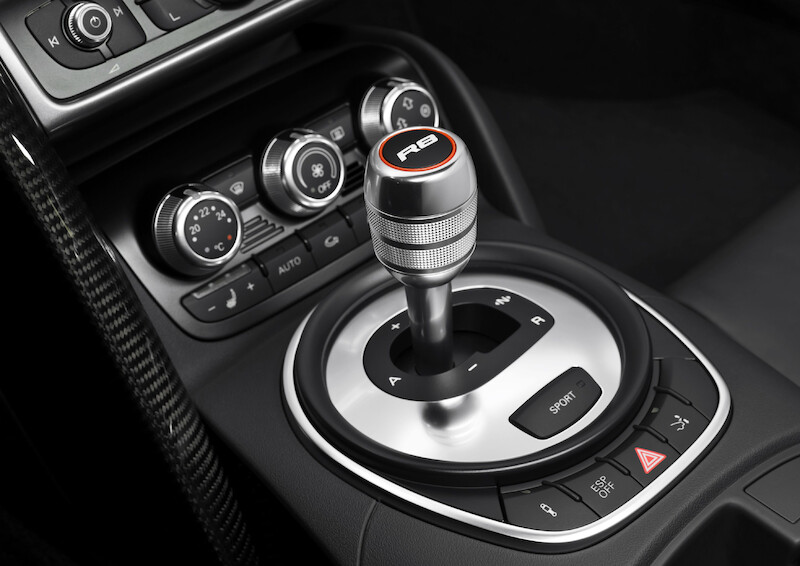 R8 V10