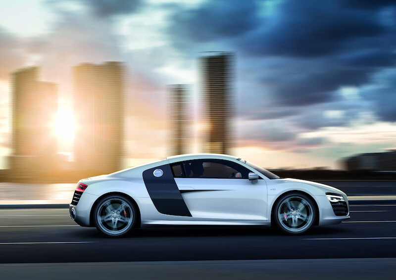 R8 V10