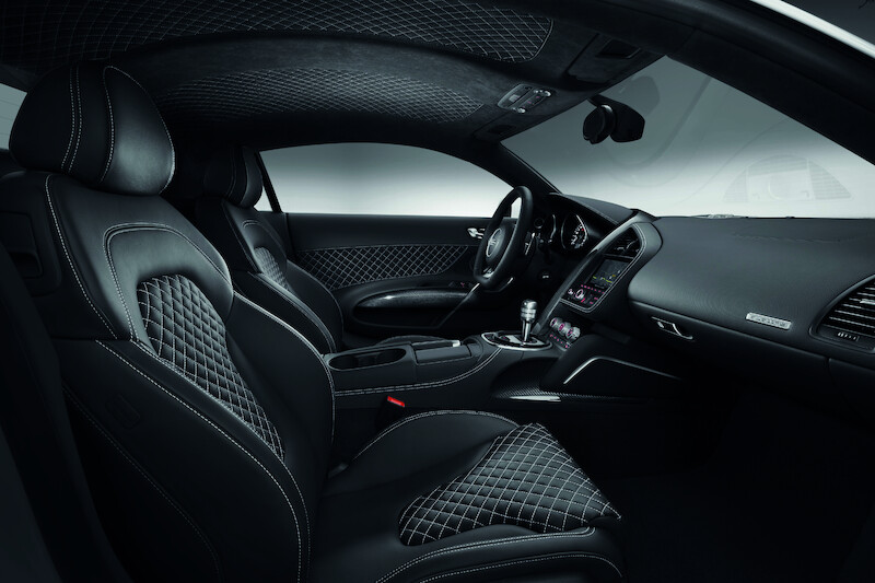 R8 V10