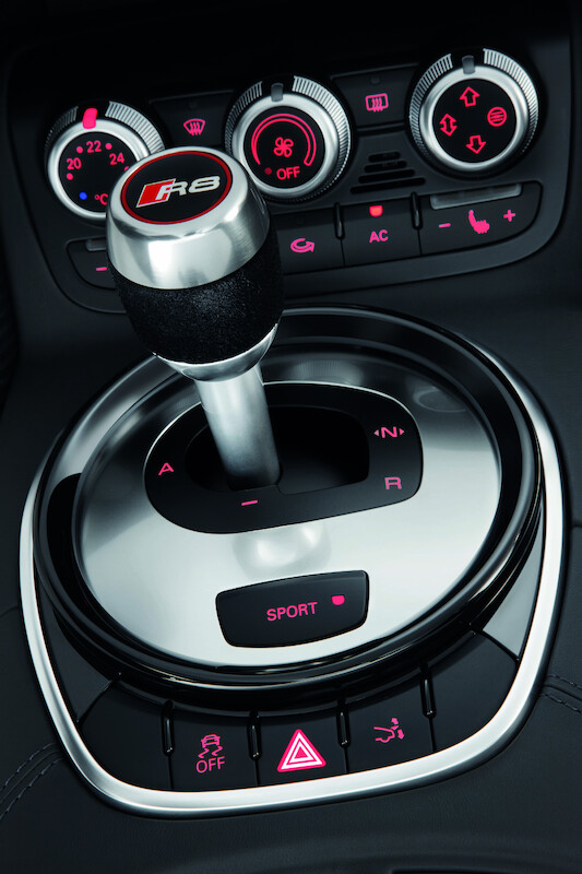 R8 V10 plus