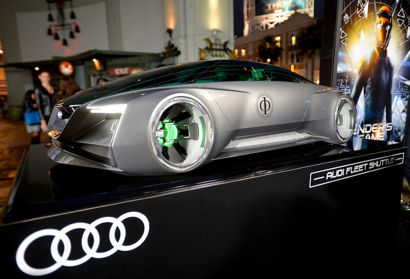 Harrison Ford za kierownicą futurystycznego Audi