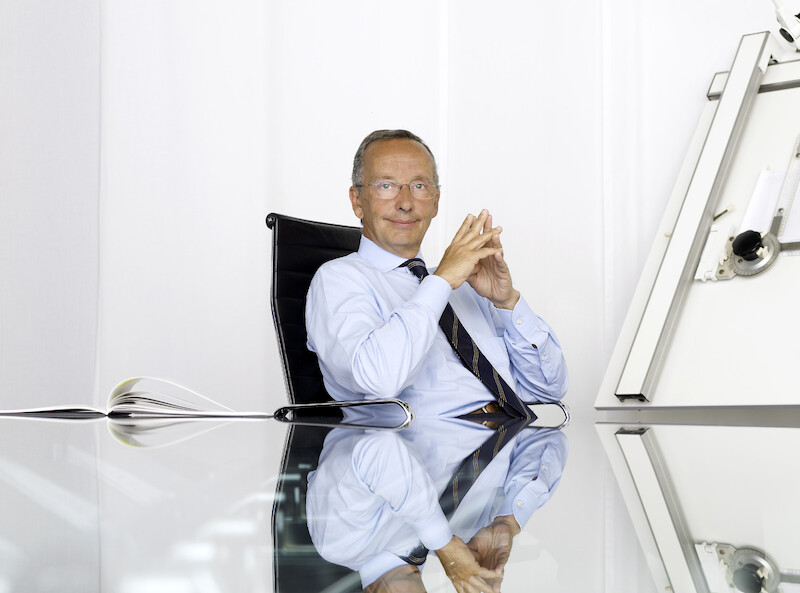 Walter de Silva i Audi Design tworzą wspólnie fotel dla najmodniejszej włoskiej manufaktury meblowej