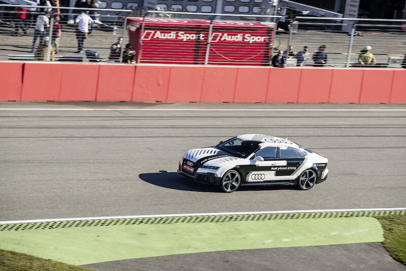 Próba zakończona pozytywnie: Audi RS 7 piloted driving concept, w wyznaczonych granicach pojechało bez kierowcy
