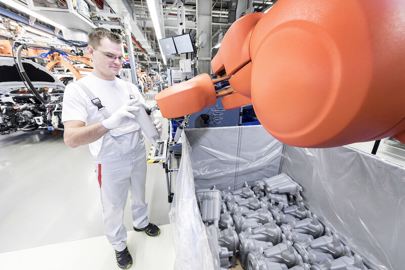 Współpraca człowiek-robot w procesie produkcyjnym Audi