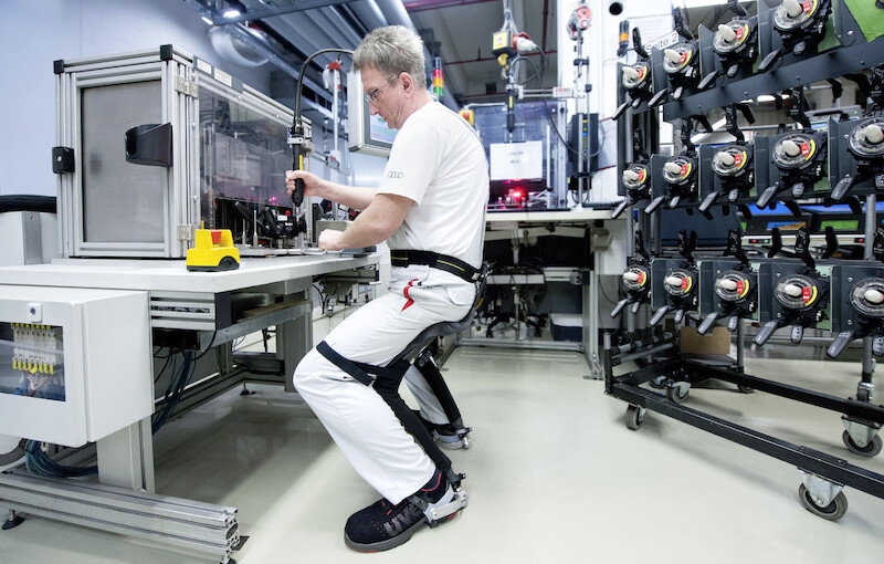 Chairless Chair usprawnia ergonomię w fabrykach Audi