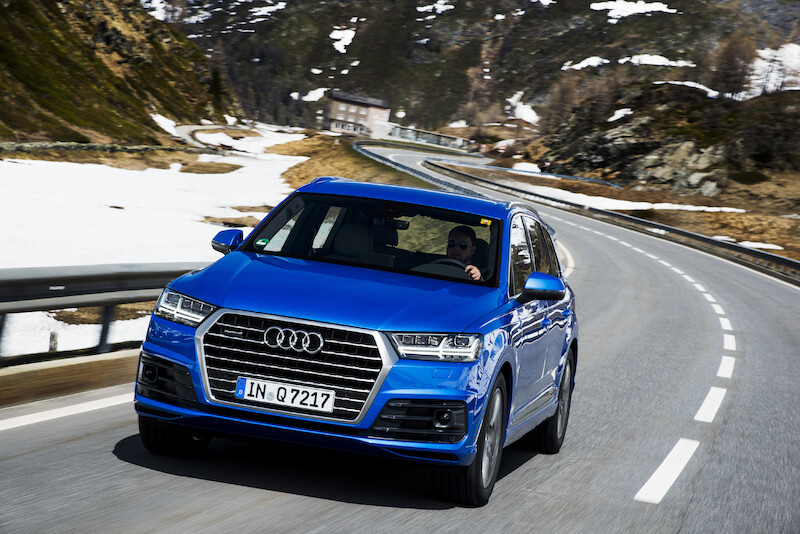 Audi Q7 - niebieski