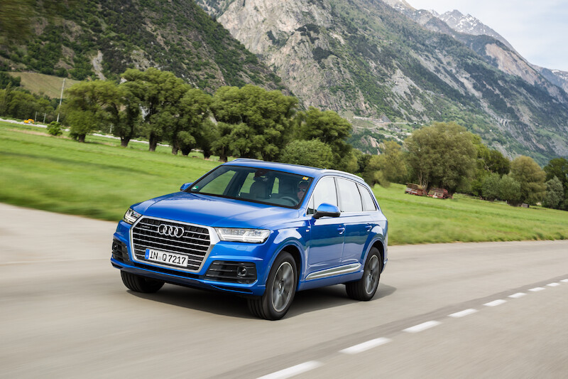 Audi Q7 - niebieski