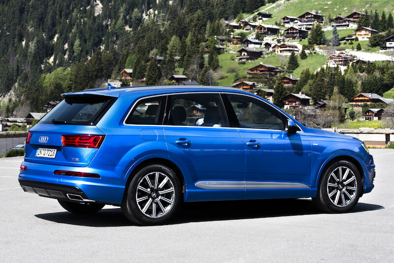 Audi Q7 - niebieski