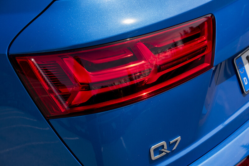 Audi Q7 - niebieski