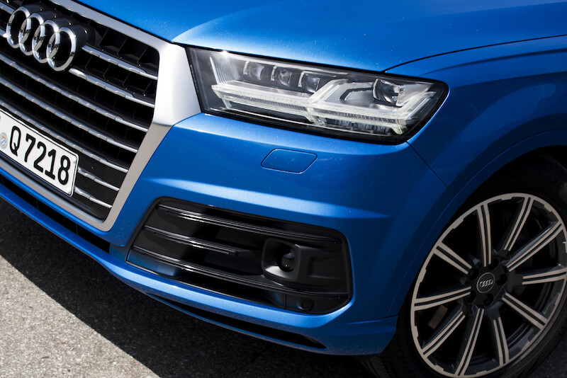 Audi Q7 - niebieski