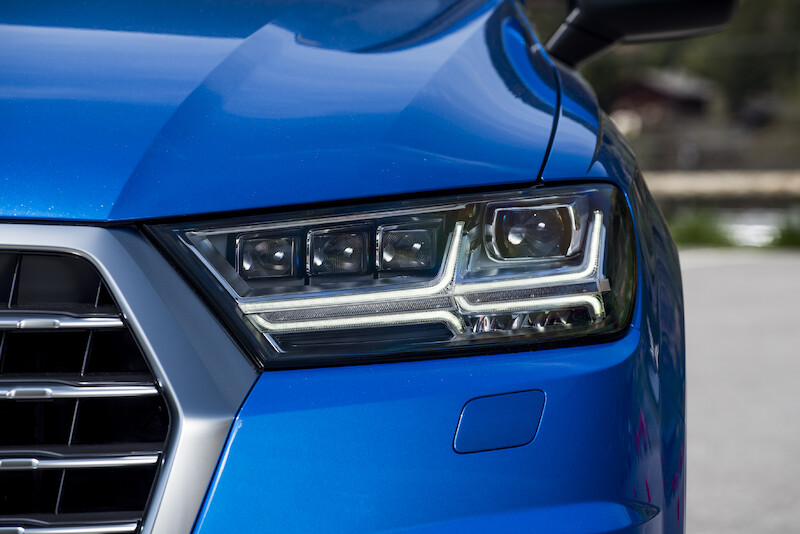 Audi Q7 - niebieski