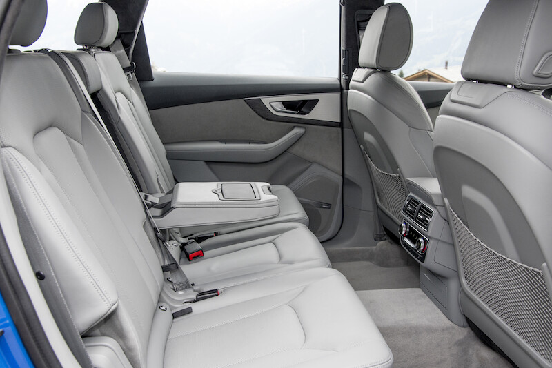 Audi Q7 - niebieski
