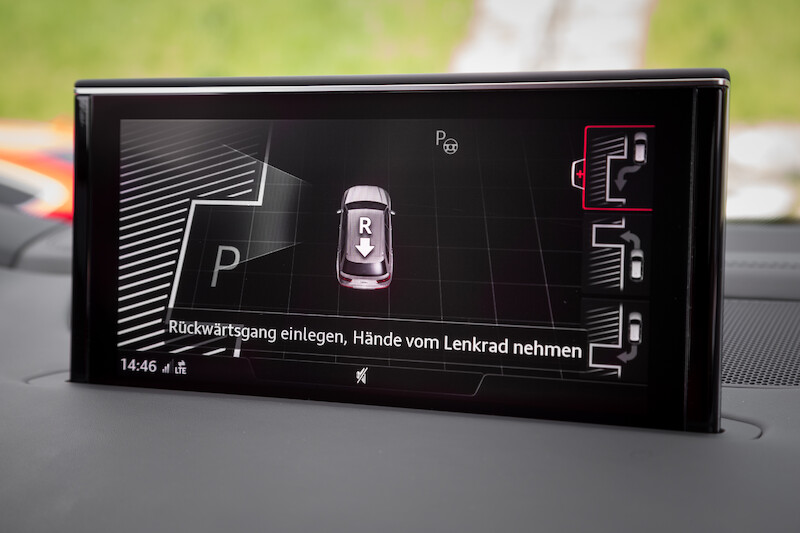 Audi Q7 - systemy wspomagające - język niemiecki