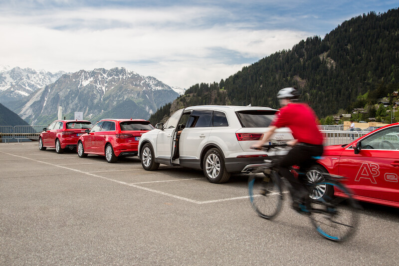 Audi Q7 - systemy wspomagające - język angielski