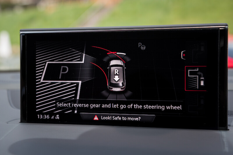 Audi Q7 - systemy wspomagające - język angielski