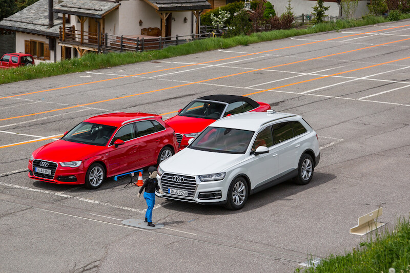 Audi Q7 - systemy wspomagające - język angielski