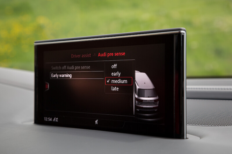Audi Q7 - systemy wspomagające - język angielski