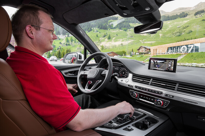 Audi Q7 - systemy wspomagające - język angielski