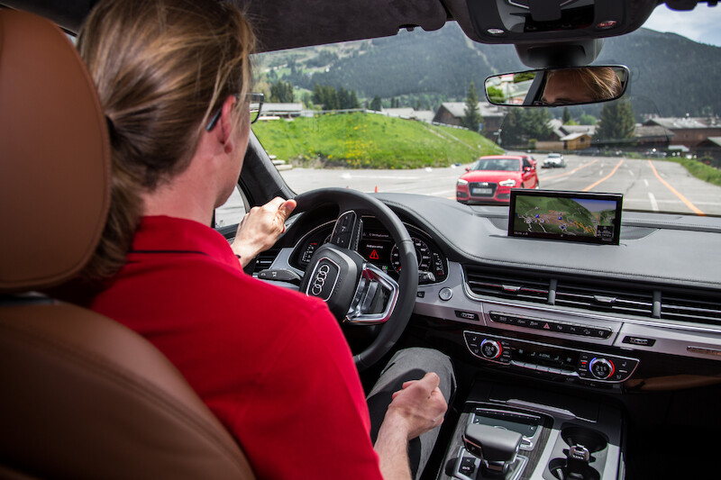 Audi Q7 - systemy wspomagające - język angielski